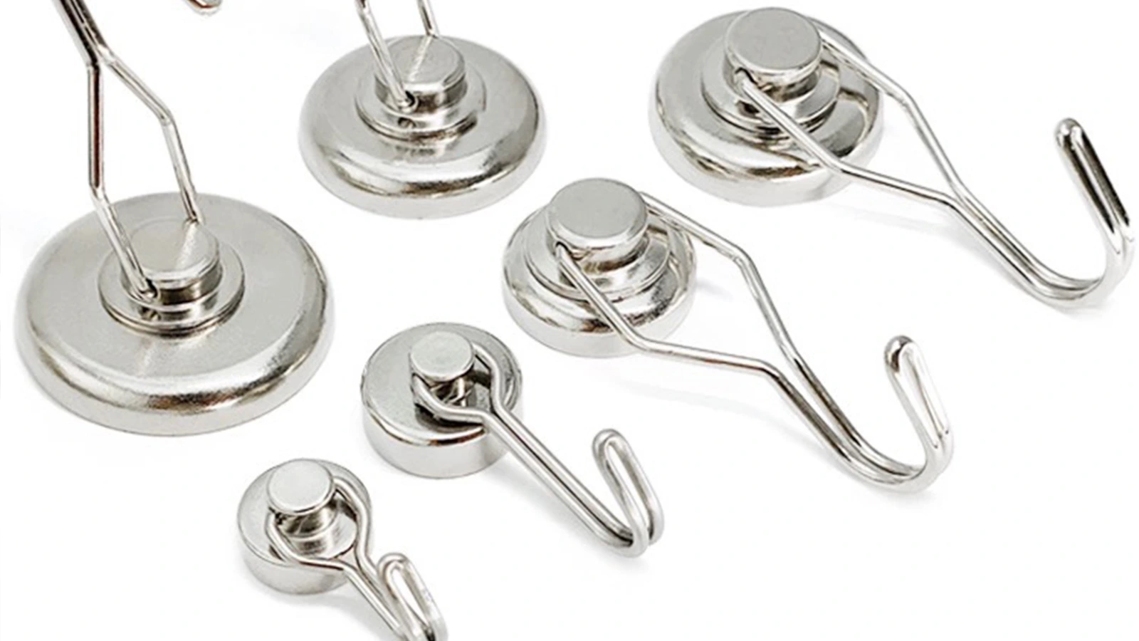 Types of Shower Curtain Hooks: A set of metal hooks and hooks on a white background.