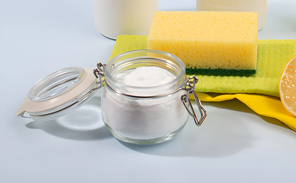 Cleaning products and sponges on a blue background, ensuring odor-free freshness.